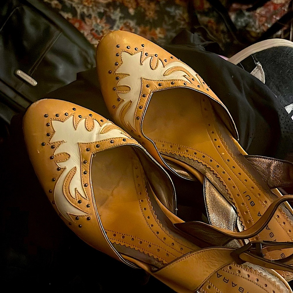 Size 7 heels Spain leather Barbara Bui